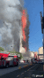 29일(현지시각) 밀라노시 안토니니길에 위치한 주상복합아파트 ‘토레 데이 모로’(Torre dei Moro·모로의 탑)가 오후 5시 30분쯤부터 불이 붙어 전소됐다. 사진 유튜브