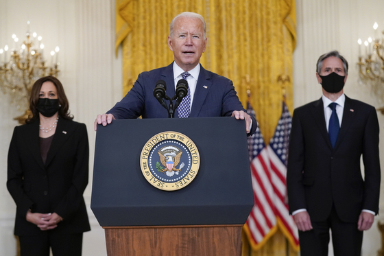 조 바이든 미국 대통령은 지난 20일 아프간에서 미국인과 아프간 난민 대피에 관한 대국민 담화를 발표했다. 왼쪽은 카멀라 해리스 부통령, 오른쪽은 토니 블링컨 국무장관. [AP=연합뉴스]