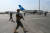 31일 미군 철수 뒤 카불 공항을 장악한 탈레반. [AFP=연합뉴스]
