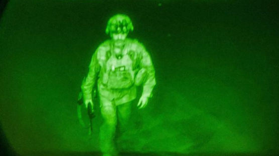 아프간전 최후의 미군 사진, 30년차 백전노장 투스타였다