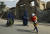 온몸을 부르카로 가리고 밖을 나서야 하는 아프간 여성들. 사진 AP=연합뉴스