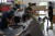 성남시 폐기물종합처리장에 들어온 폐가구를 업사이클링하고 있는 예술가들. [사진 성남시]