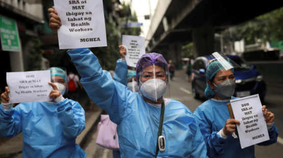 필리핀 간호사 거리로…"코로나 뒷감당 대가, 월급 46만원"