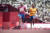데이비드 브라운이 1일 도쿄 패럴림픽에서 가이드러너 모레이 스튜어드와 남자 T11 경기를 뛰고 있다. AFP=연합뉴스