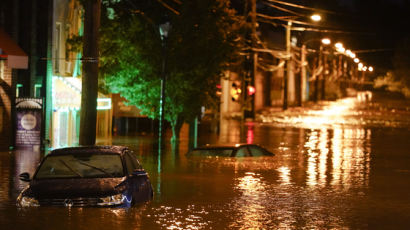 "하늘서 나이아가라 폭포 쏟아졌다" 역대급 폭우에 뉴욕 마비[영상]