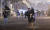 1일(현지시간) 허리케인 아이다가 미국 뉴욕 지역을 강타하면서 빌리진 킹 내셔널 테니스센터 인근에서 시민들이 폭우와 침수된 거리를 헤쳐나가고 있다. EPA=연합뉴스