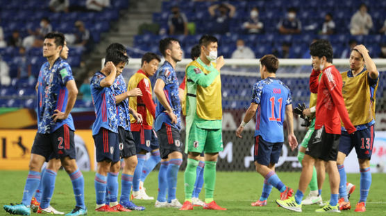 위기에서 만난 중국과 일본 축구