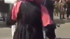 여성 시위대에 최루탄 쏘고, 총으로 머리 내리친 탈레반[영상]