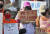 1일(현지시간) 낙태 권리를 주장하는 여성들이 텍사스주 에딘버그시청 앞에서 주의 법안에 반대하는 항의 시위를 벌이고 있다. [AP=연합뉴스]