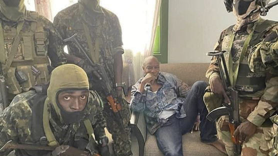 아프리카 기니서 쿠데타 시도…대통령 무장특수부대에 억류