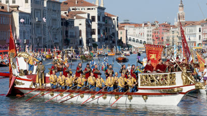 [이 시각] "코로나는 물럿거라" 베네치아 전통 노젓기 축제 ‘레가타 스토리카’ 