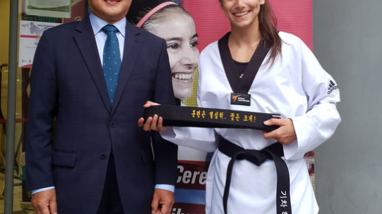 ‘어색한 한글’ 검은 띠의 스페인 태권소녀, 특별한 선물 받았다