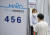 지난 7일 오후 서울 마포구민체육센터에 마련된 코로나19 예방접종센터을 찾은 시민이 의료진 안내에 따라 주사실로 들어가고 있다. 연합뉴스