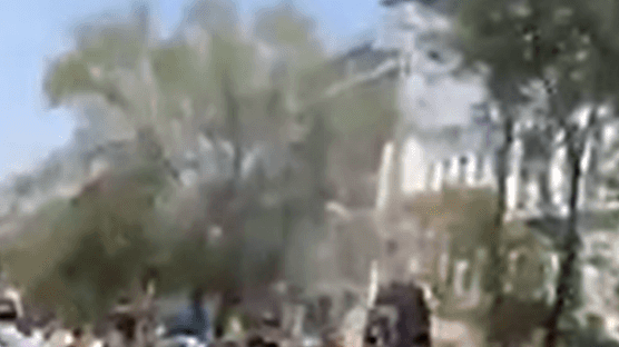 "소몰이하듯…탈레반, 女시위대 주차장 가두고 기관총" [영상]