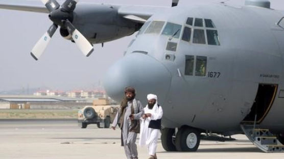 카불 탈출 비행기 곧 뜬다…탈레반, 미국인 등 200명 아프간 출국 허가