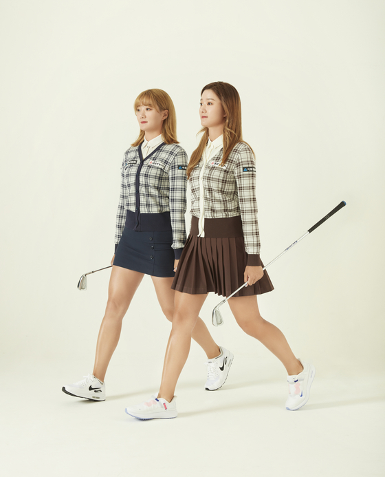 쌍둥이 골프 자매 김새로미(왼쪽), 김아로미는 프로골퍼로서 동반 성공을 꿈꾼다. [사진 JTBC골프매거진]