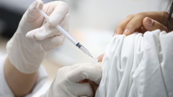 당국 “국내 상황 미국과 달라, 백신 접종 의무화 검토 안해”