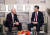  2017년 스위스 다보스에서 열린 다보스 포럼에서 만난 시진핑 중국 국가주석과 조 바이든 미국 부통령(당시 직책). [신화=연합뉴스]