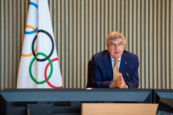 IOC, 북한에 줄 지원금 수십억 몰수…그 뒤엔 바흐 위원장의 분노