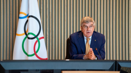 IOC, 북한에 줄 지원금 수십억 몰수…그 뒤엔 바흐 위원장의 분노