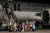9일(현지시간) 아프카니스탄을 출발 카타르 도하 공항에 도착한 사람들이 비행기에서 내리고 있다. AFP=연합뉴스 