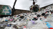 '친환경 대안' '또다른 쓰레기' 어디에 가까울까…생분해 플라스틱의 진실
