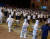 코로나19 집단감염이 발생한 푸젠성 셴유(仙遊)현 펑팅(楓亭)진의 한 소학교 학생들이 집단 핵산 검사를 받고 있다. 해당 학교를 비롯해 마을 전체가 재택 격리에 들었다. [웨이신 캡처] 
