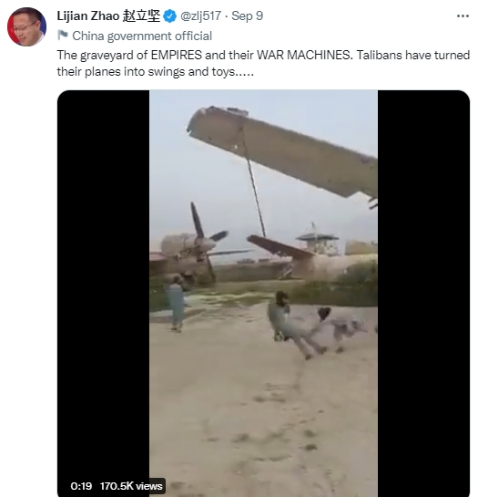 中 외교부 대변인, 미군기서 그네 타는 탈레반 영상 올려…미국 조롱? [영상]