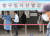 지난 13일 오전 서울역 광장에 설치된 서울 중구 임시선별검사소에서 시민들이 코로나19 검사를 받기 위해 줄을 서있다. 연합뉴스