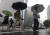 가을 장마의 영향으로 전국적으로 비가 내린 8월 31일 서울 광화문 사거리에서 시민들이 우산을 들고 횡단보도를 건너고 있다. 김상선 기자