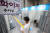 7일 오후 서울 마포구민체육센터에 마련된 코로나19 예방접종센터에서 한 시민이 접종을 위해 주사실로 들어가고 있다. 연합뉴스