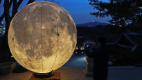 이번 추석엔 궁궐·왕릉 개방한다…창경궁선 지름 3미터 모형 보름달