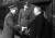 나치의 괴뢰정권을 관리하며 유대인을 절멸 수용소로 보냈던 가톨릭 신부 요제프 티소 전 슬로바키아 대통령(오른쪽)이 나치의 아돌프 히틀러와 ㅇ악수하고 있다. [사진=독일 연방문서보관소]