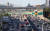 추석 연휴를 하루 앞둔 17일 오후 경기도 용인시 신갈분기점 인근 경부고속도로 하행선(왼쪽)이 비교적 원활한 흐름을 보이고 있다. [뉴스1]