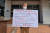 이영돈 PD가 23일 원희룡 전 제주지사 캠프 앞에서 사과를 요구하는 1인시위를 벌이고 있다. [페이스북 캡처] 