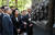 2017년 6월 문재인 대통령이 방미 첫 일정으로 버지니아주 콴티코 미 해병대 국립박물관에 있는 '장진호 전투 기념비'를 방문해 설명을 듣고 있다. 연합뉴스