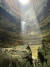 예멘 ‘지옥의 우물’ 내부에서 바라본 동굴 입구. 사진 더내셔널