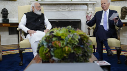 바이든 "인도보다 못한 미국 기자들"…잇따른 악재에 언론탓?