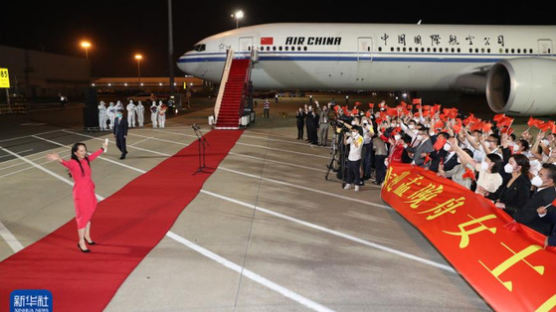 중국, 멍완저우 레드카펫 환영식…“미국에 승리” 선전전