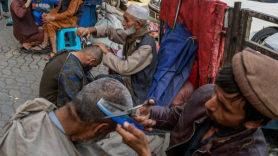 "수염 깎지마" 탈레반, 아프간 이발사들에게 면도 금지령