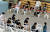 충남 계룡시 예방접종센터에서 고3 수험생과 교직원들이 화이자 백신을 접종받기 위해 차례를 기다리고 있다. 프리랜서 김성태