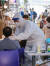 27일 서울 중구 중부-신중부시장 내 설치된 '찾아가는 임시선별검사소'에서 상인들이 신종 코로나바이러스 감염증(코로나19) 검사를 받고 있다.   연합뉴스