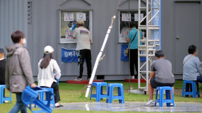 주말 효과에도 2000명대, "추석 여파 아직 반영 안돼, 1~2주 고비"