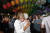 26일(현지시간) 스위스 베른에서 동성 결혼에 대한 국민투표 이후 한 여성이 연인을 안고 있다. AFP=연합뉴스