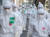 2020년 3월 29일 오전 대구시 중구 계명대학교 대구동산병원에서 마스크와 방호복을 착용한 의료진이 이동하고 있다. 연합뉴스