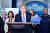 도널드 트럼프 미국 대통령(왼쪽 셋째)이 2020년 3월 16일(현지시간) 백악관에서 열린 신종 코로나바이러스 감염증(코로나19) 대응 태스크포스 기자회견에서 코로나19 확산 속도를 늦추기 위한 대통령 지침을 공개하고 있다. [EPA] 