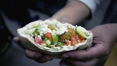 무슬림도, 유대인도 즐겨 먹는다…이스라엘 국민간식의 비결