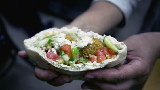 무슬림도, 유대인도 즐겨 먹는다…이스라엘 국민간식의 비결