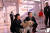 2014년 11월20일 경기 성남시청 로비에서 열린 유기견 '행복이' 입양식에서 이재명 당시 성남시장과 동물보호센터 '카라' 임순례 대표가 기념 촬영을 하고 있다. 뉴스1