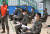 4월 28일 경기도 성남시 국군수도병원에 마련된 예방접종센터에서 육군 수도군단 장병들이 백신을 맞기 위해 대기하고 있다. 연합뉴스